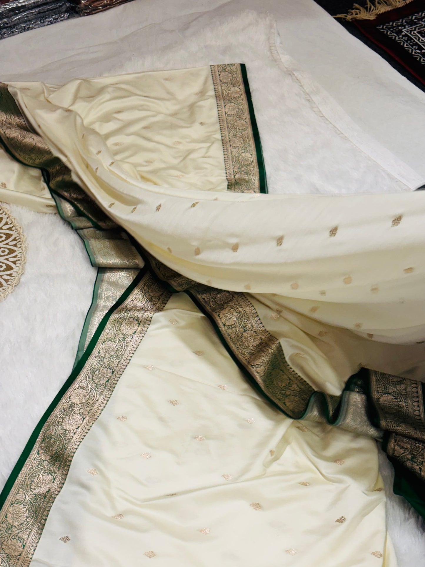 Sitara Off-White & Bottle Green Banarasi Mushroom Silk Saree | Contrast Border