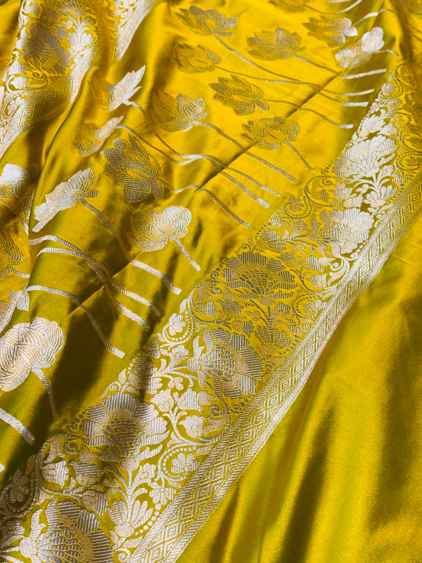 Sunehri Noor – Golden Banarasi Silk Saree