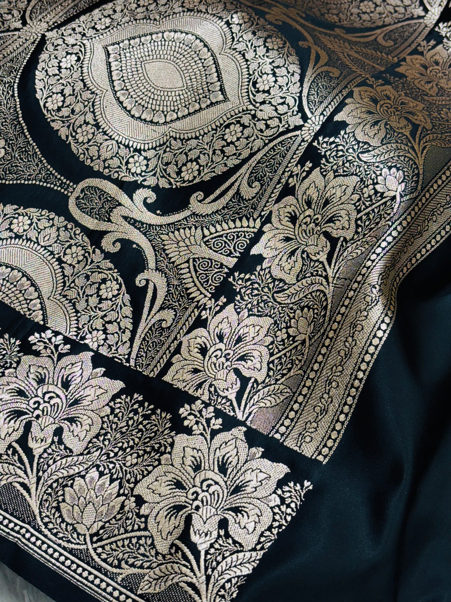 Nooré Noir – Grey & Black Banarasi Mushroom Silk Saree