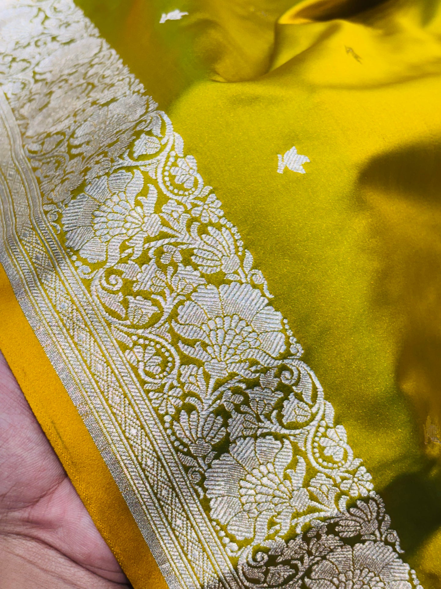 Sunehri Noor – Golden Banarasi Silk Saree